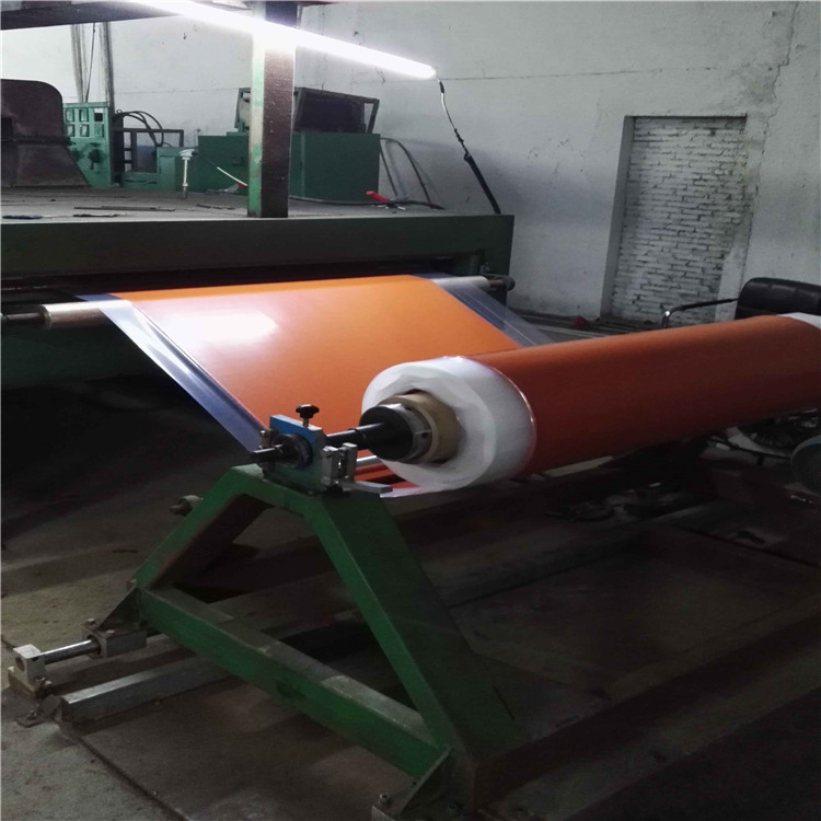 硅膠壓延機(jī)卷起1.jpg