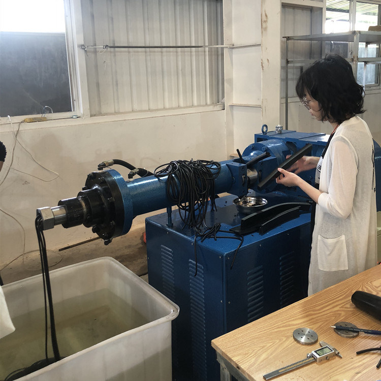 橡膠擠出機(jī)2 (1)_副本.jpg